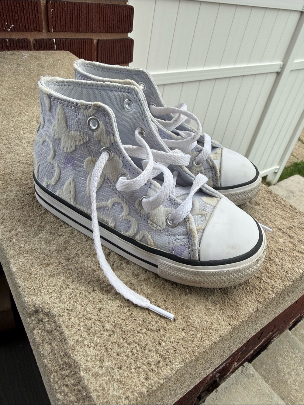 Converse Kids High-Top Sneakers in Light Lavender and White Floral
